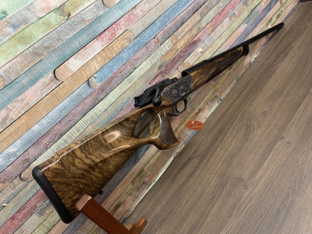 Blaser R8 Grand Luxe Success 6,5 Creedmoor–6-os fával–Vésett baszkül–Blaser ABS bőrbetétes fegyverkofferben – 1. kép