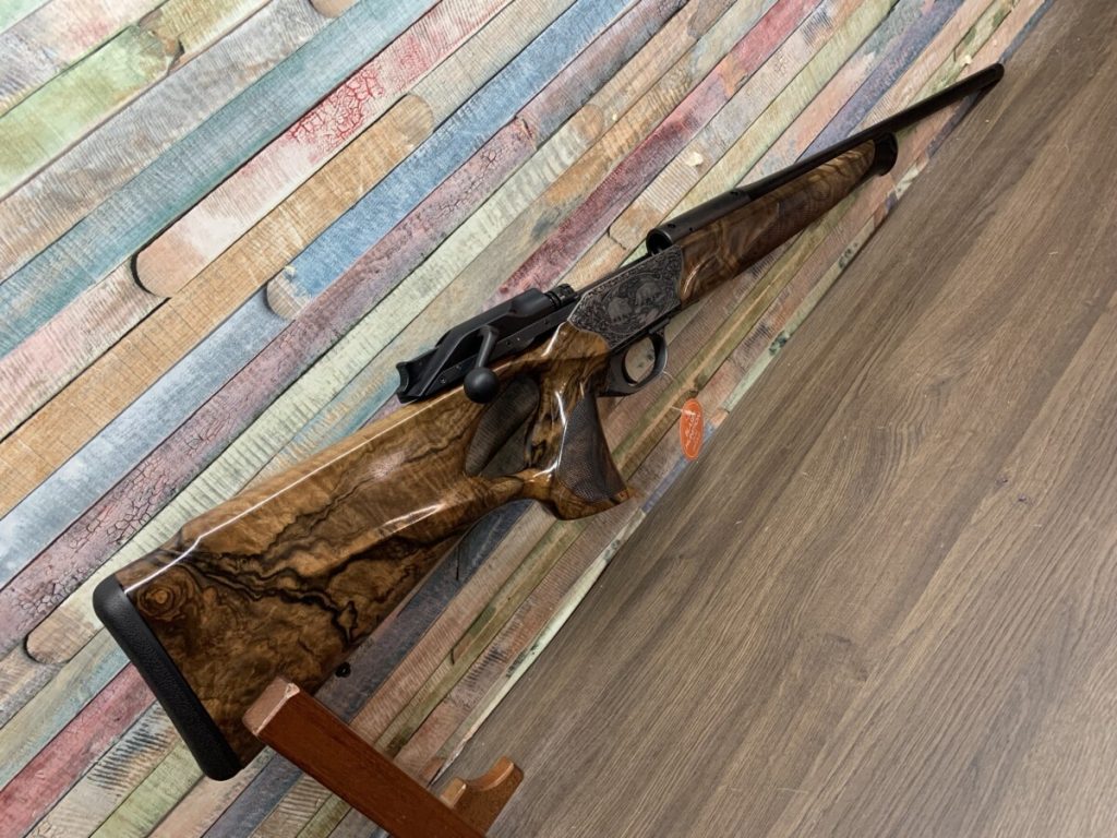 Blaser R8 Grand Luxe Success 8,5×55 Blaser – 7-es fával–Vésett baszkül–Blaser ABS bőrbetétes fegyverkofferben – 1. kép